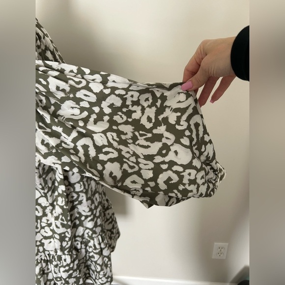 5/$25 Elizabeth and James like new babydoll style dress  size small - Picture 9 of 15